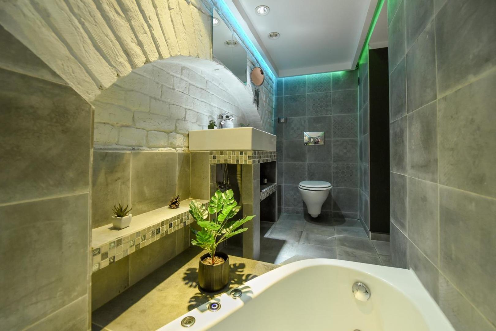 Central Comfort - Duplex-Style Studios On Regina Elisabeta Бухарест Номер фото